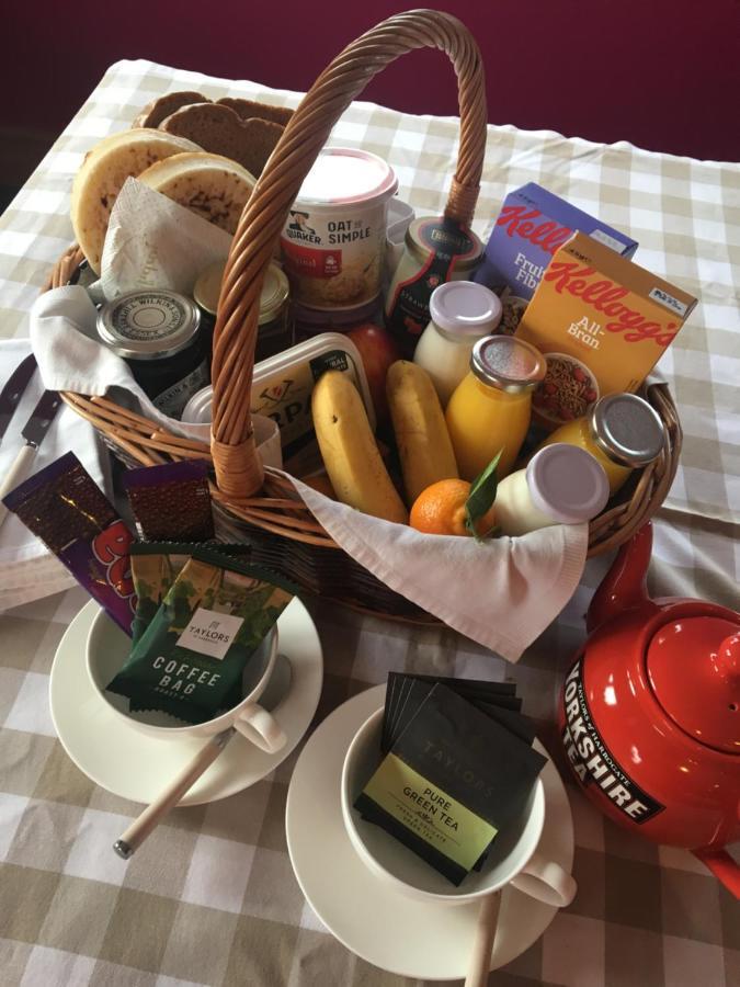 Silsden Pickersgill Manor Farm B&B 외부 사진